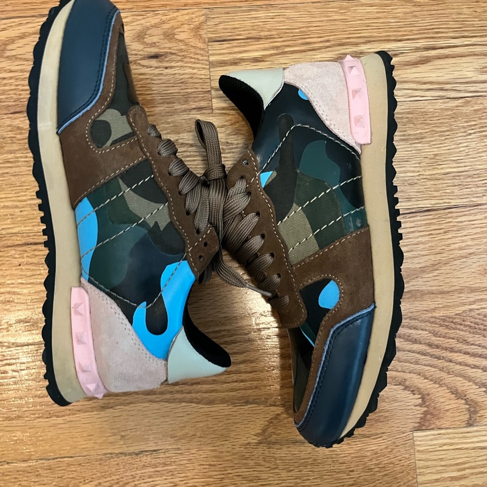 VALENTINO GARAVANI ROCKSTUD CAMO TRAINER WOMAN SNEAKER - Picture 3 of 8